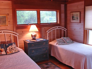 Comfortable twin bedroom in Chilmark Martha's Vineyard