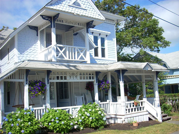 Oak-Bluffs-Classic-Vacation-Rental-18823-1.jpg