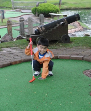 mini-golf-at-pirates-cove.jpg