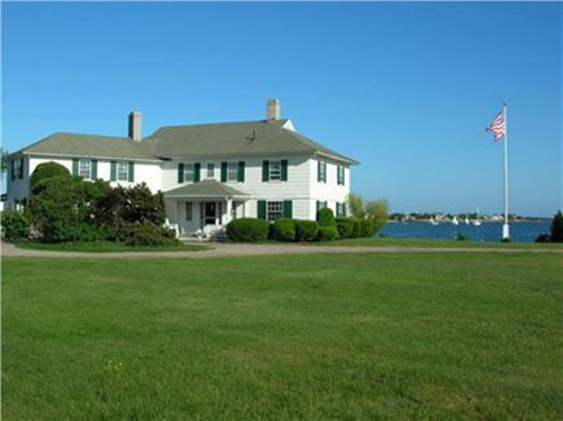 Large-Group-Cape-Cod-Vacation-Rental.jpg